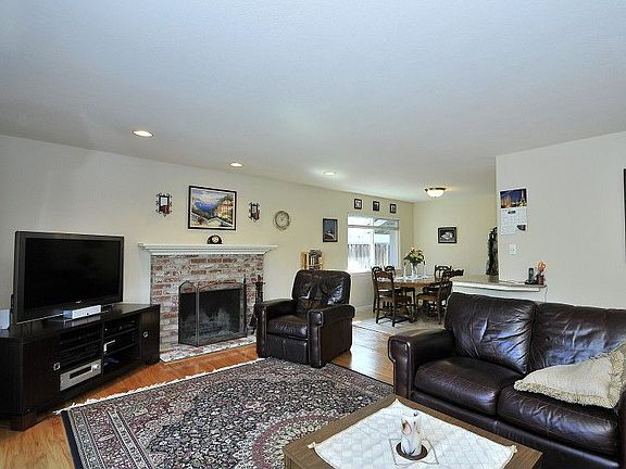 3rd image of 3493 Londonderry Dr