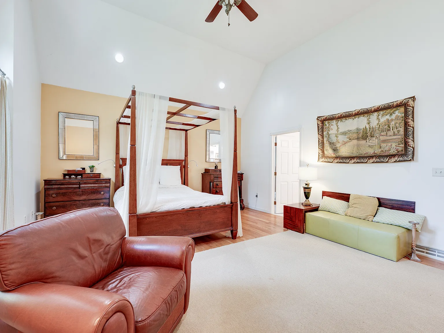 4 bed, 2902 sqft, $4,000 — Photo 3