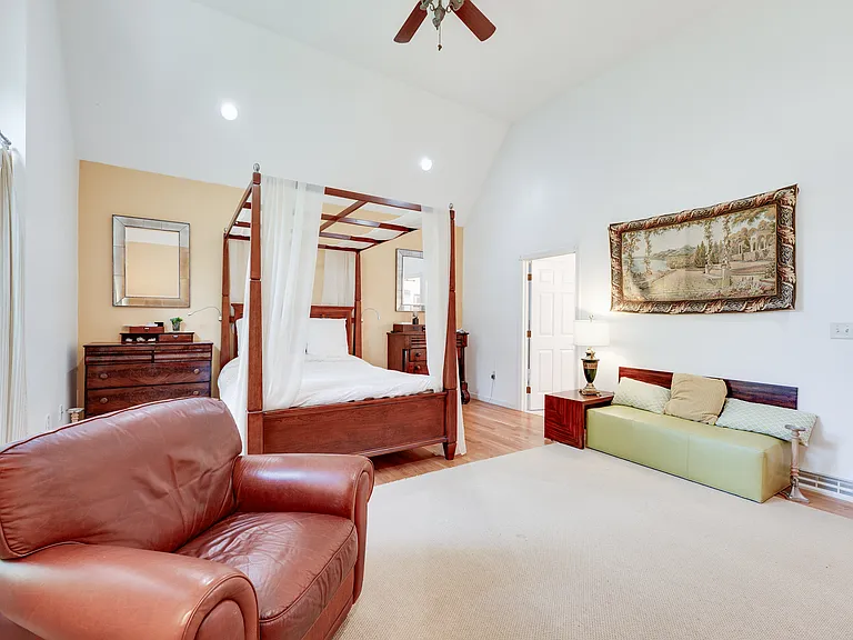 18 Bayberry Dr — Photo 3