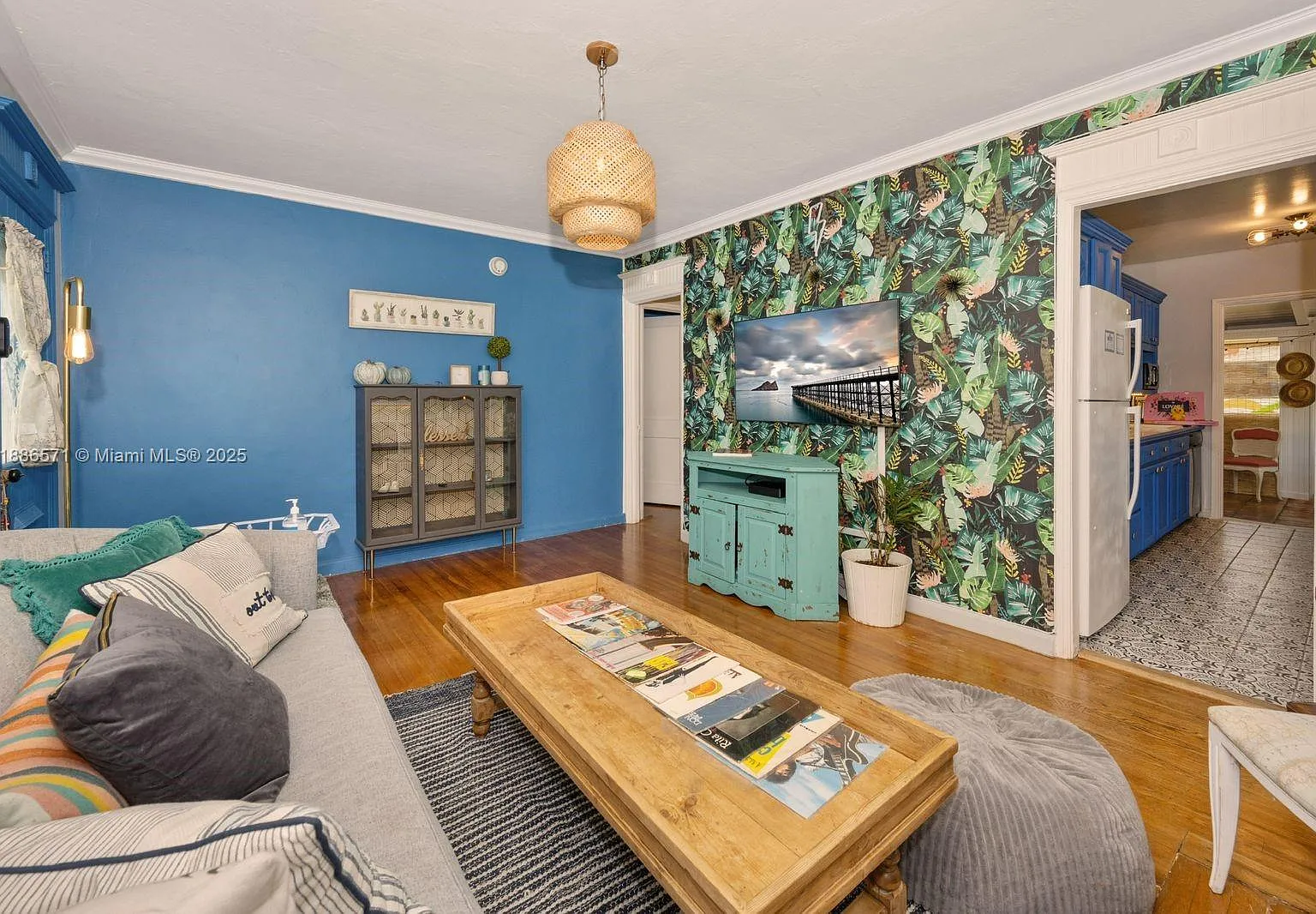 Hollywood South Side Add — Photo 3