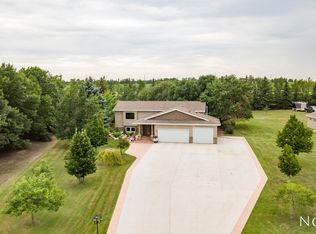 9410 Plainview Dr, Bismarck, ND 58503