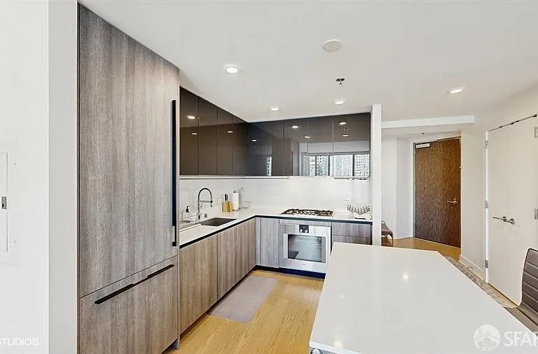 338 Main St #18H — Photo 4