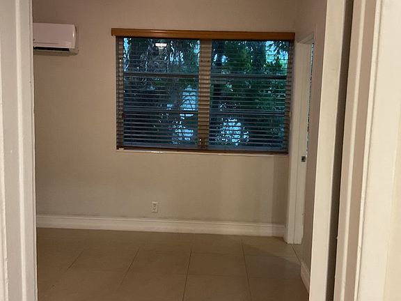 5th image of 1931 NE 51st St APT 6