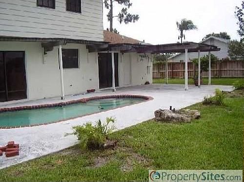 5th image of 975 Briarwood Dr