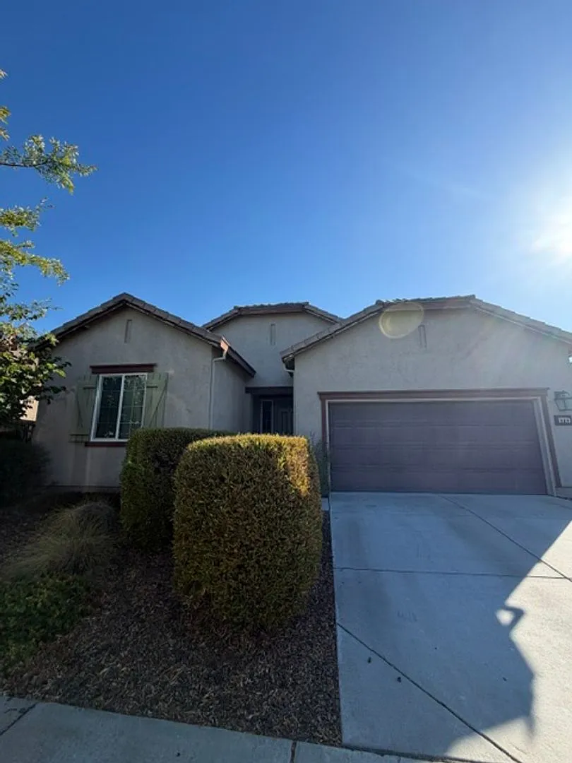 Beautiful 3 Bedroom and 2 Bathroom Home in Natomas $2,895.00 — Photo 1
