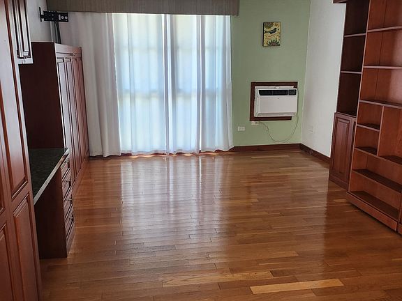 3rd image of 864 Ashford #208