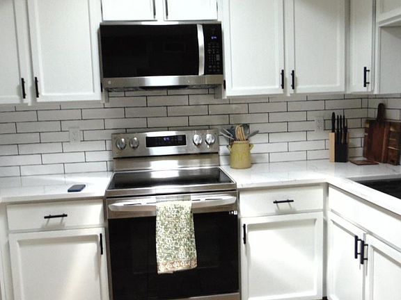 3rd image of 831 W Paseo Del Prado