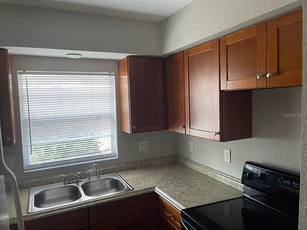 3 bed, 2.0 bath, 1183 sqft, $1,550 — Photo 2