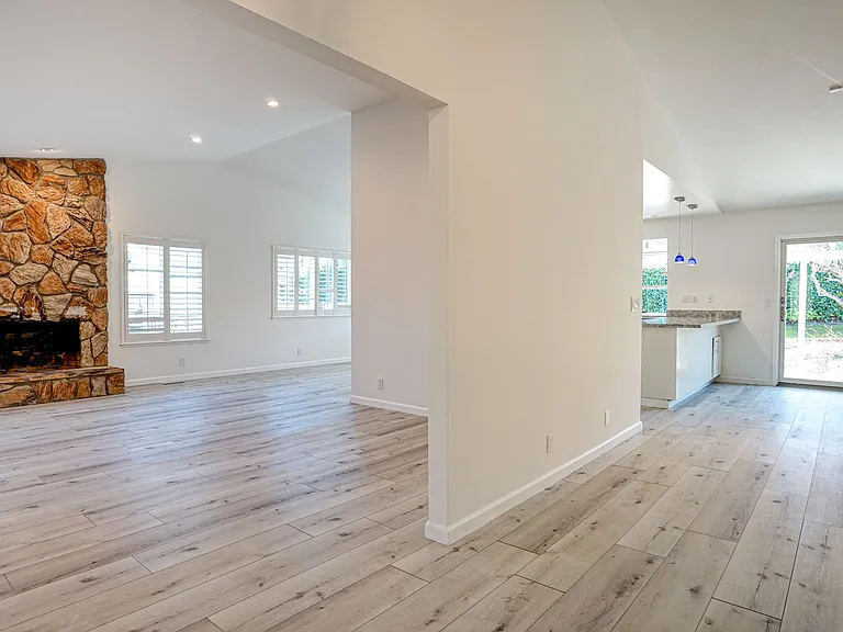 118 Van Buren Ct — Photo 13