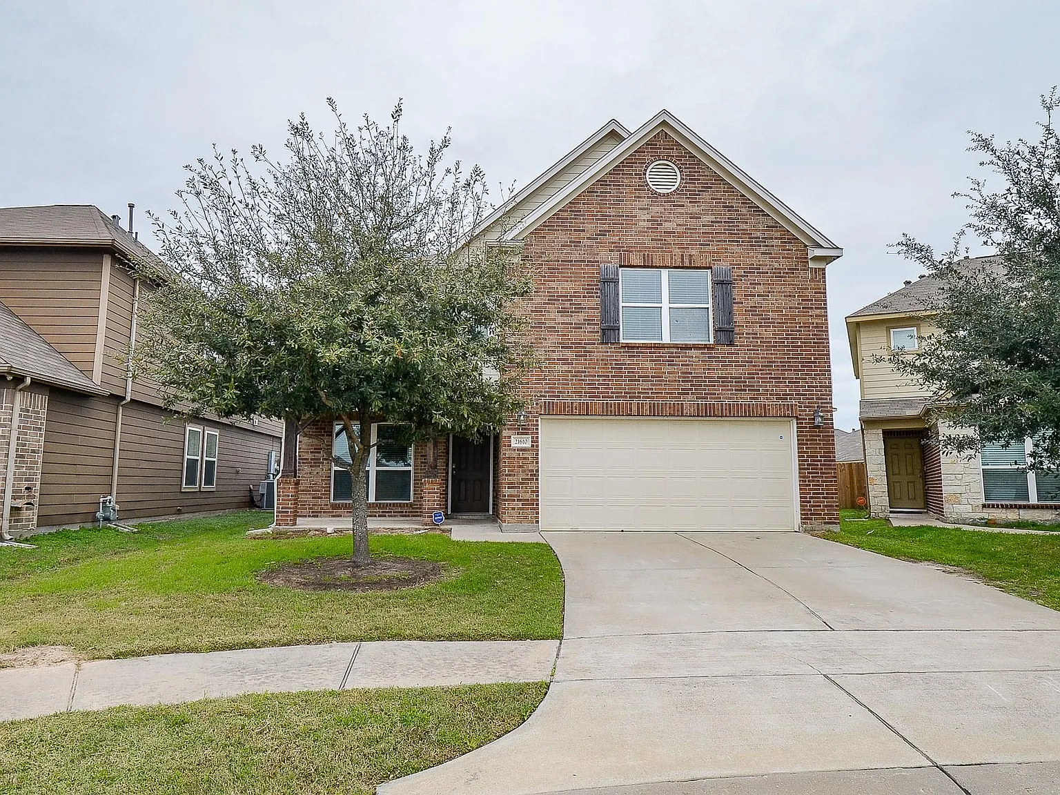 4 bed, 2.5 bath, 2122 sqft, $2,200 — Photo 2