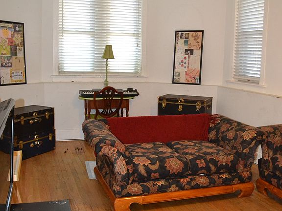2nd image of 3253 W Leland Ave #Garden