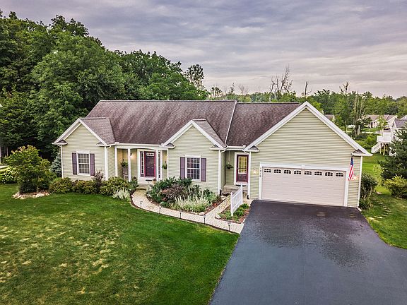 5th image of 1410 Mountain Laurel Ln