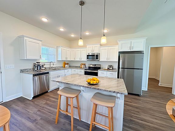 3rd image of 401 Noble Ct