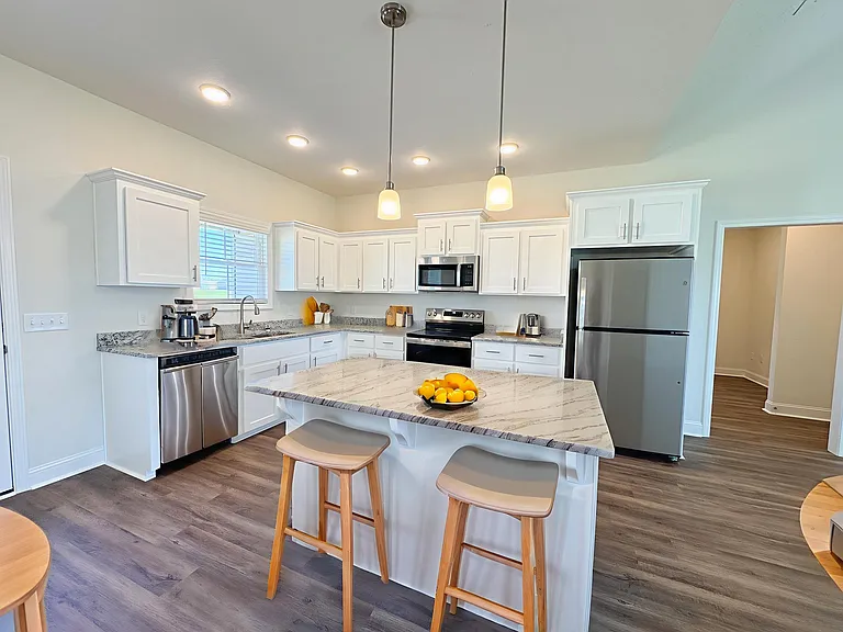 401 Noble Ct — Photo 3