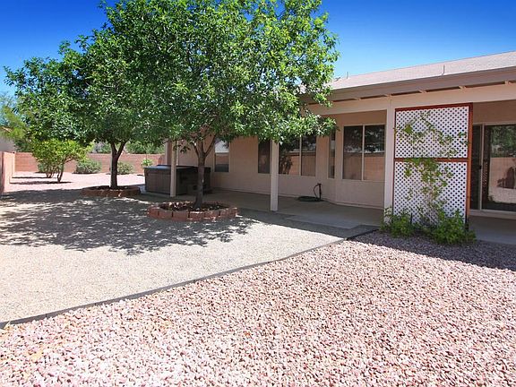 3rd image of 8923 N Bottlebush Ln