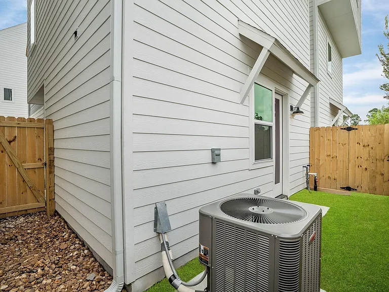 3905 Pinemont Dr #F — Photo 32