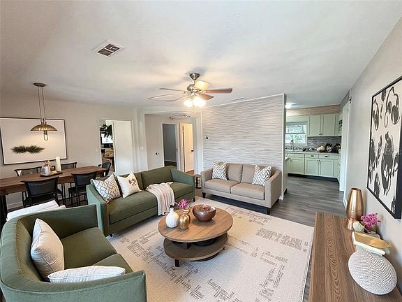 3rd image of 512 Green Cir