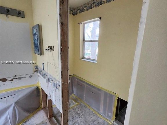 2nd image of 321 Oak Leaf Cir