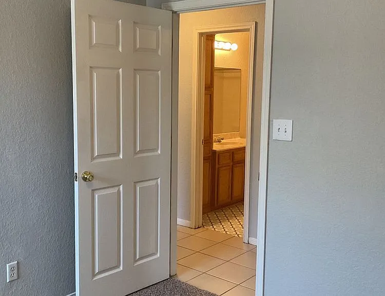 3906 Hitchrock Dr #B — Photo 17