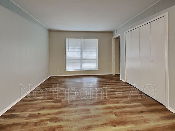 4th image of 1633 Poplar Dr