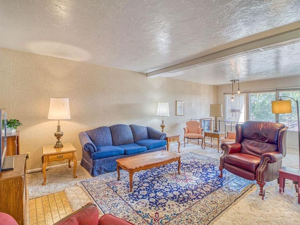 My Management Company home for Rent 300 Morrison St #621 West Twin Falls Idaho Living Room 3_06182021