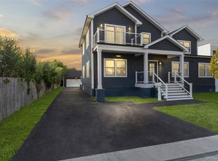 7 S Bay Ave, Bay Shore, NY 11706
