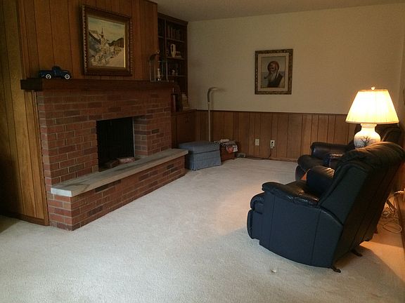 3rd image of 222 Hartway Ct