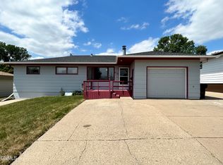 810 N 29th St, Bismarck, ND 58501