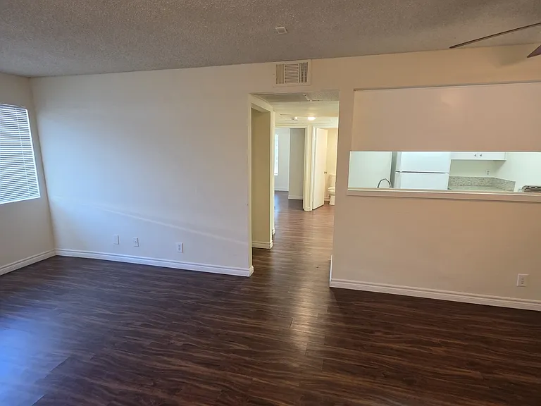 344 W Chevy Chase Dr #7 — Photo 5