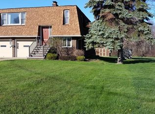 825 Grove St, Conneaut, OH 44030