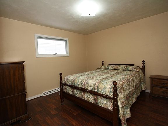 5th image of 901 2nd Ave NE