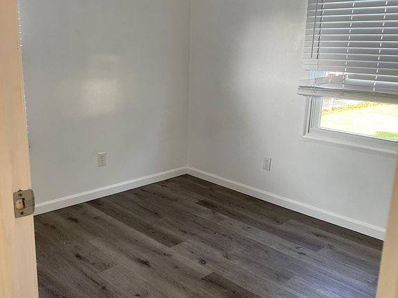3rd image of 1512 Holmes St