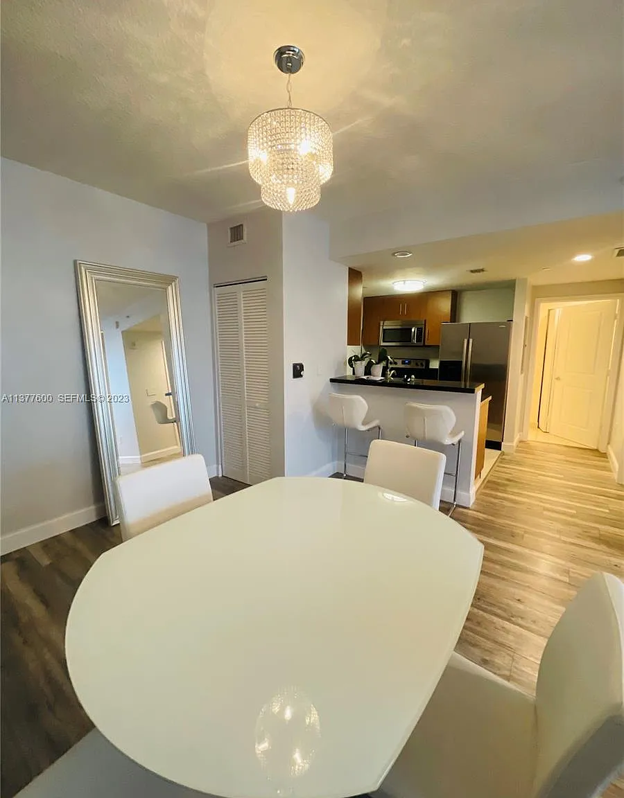 601 NE 23rd St — Photo 3