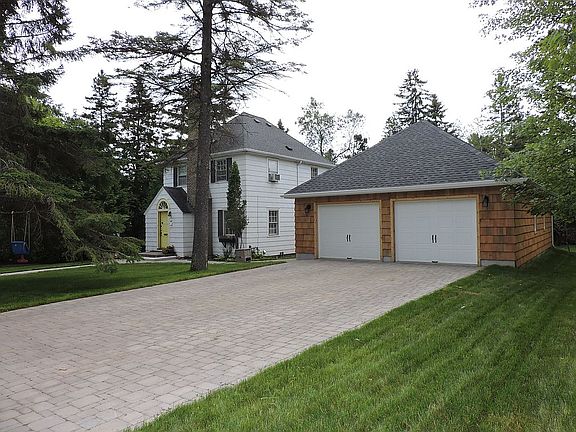 2nd image of 140 Greenwood Ln