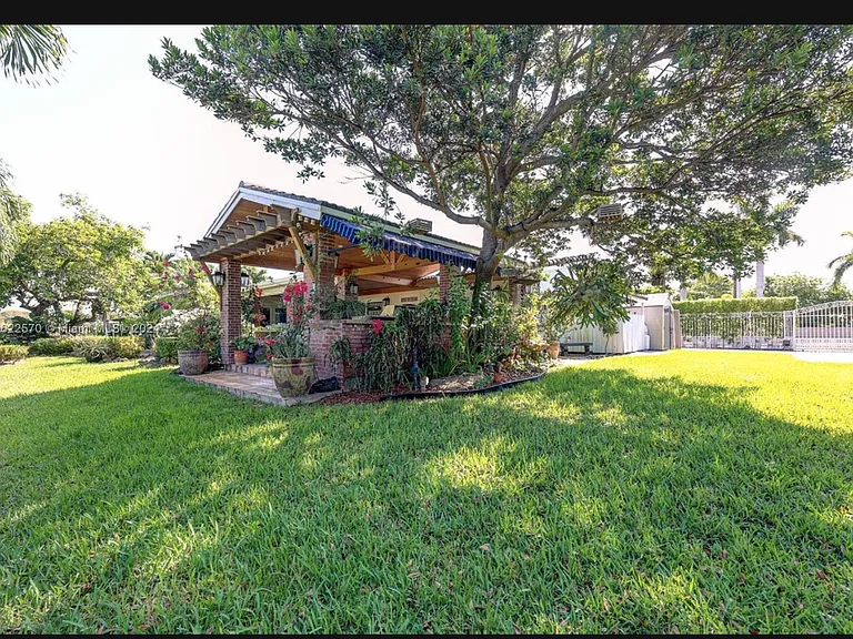 8520 SW 87th Ave — Photo 24