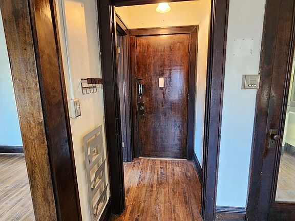 3rd image of 2881 Irving Ave S Unit 101
