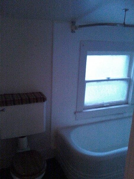 2nd image of 934 Oak St