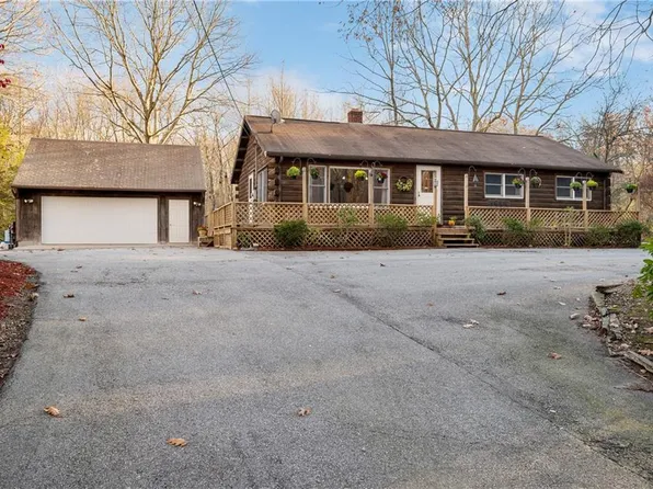 31 Foster Center Rd, Foster, RI 02825