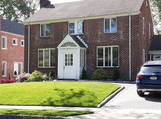 Grace Ct, Great Neck, NY 11021