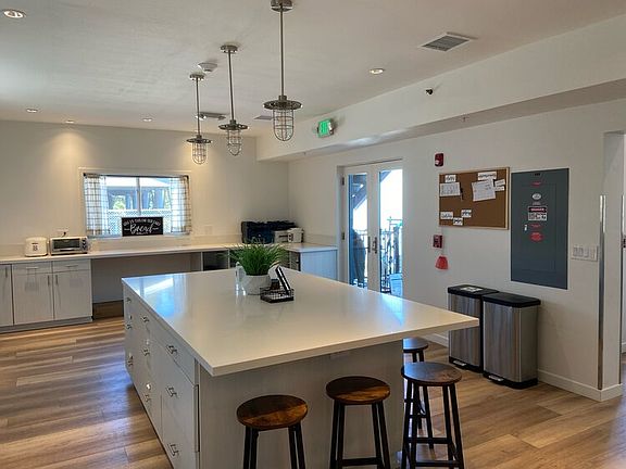 5th image of 626 Landfair Ave #2