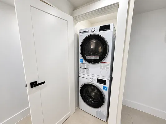Laundry, photo 1