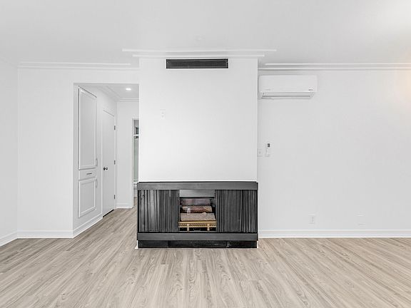 4th image of 11926 Dorothy St APT 3