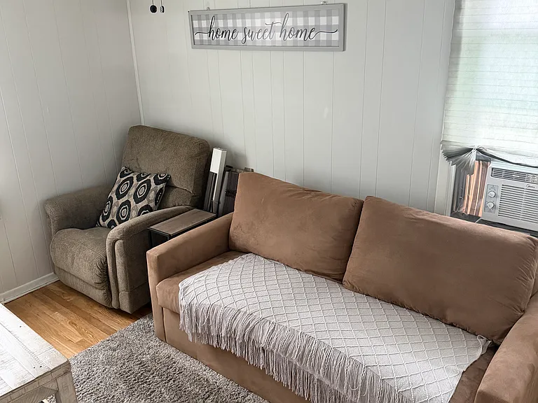 417 Giles Ave — Photo 6