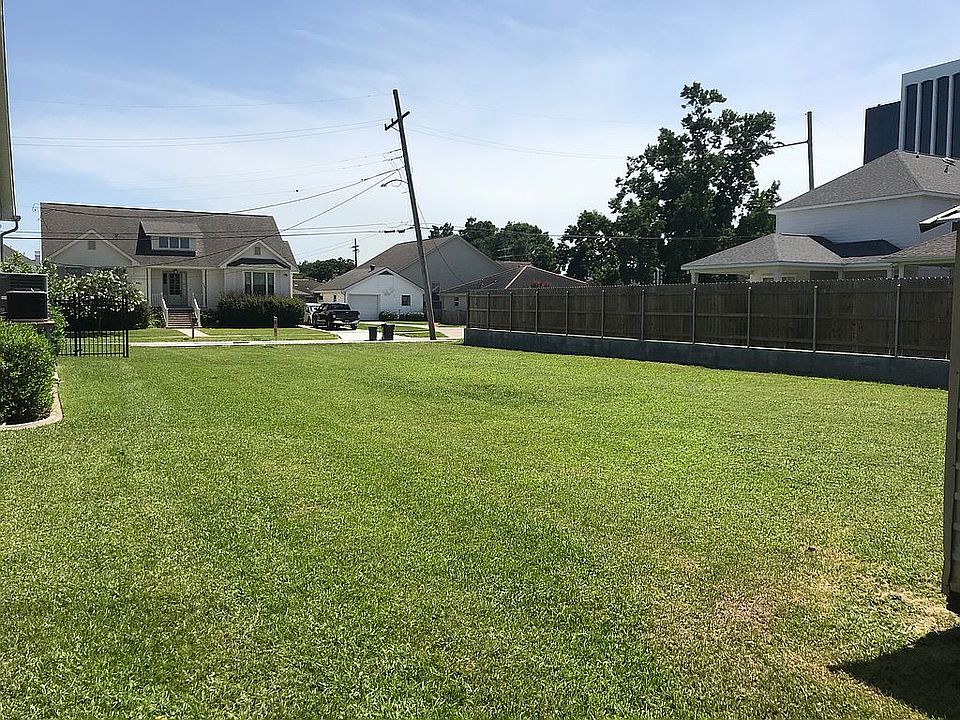 2nd image of 443 14th St