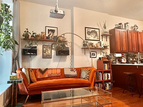 3rd image of 365 Monroe St APT 2