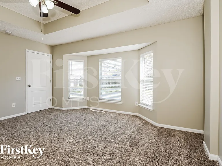 6983 Lafayette Park Dr — Photo 8