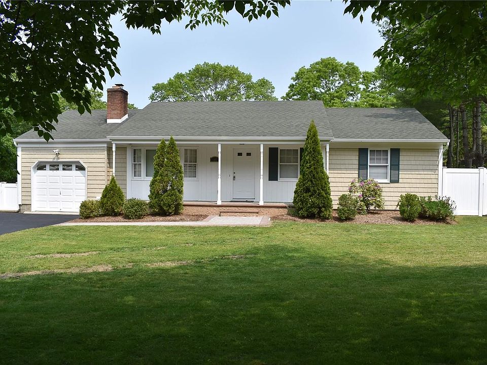 1st image of 17 Flower Hill Drive