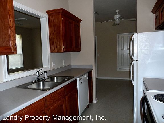 5th image of 305 Pecan St APT B