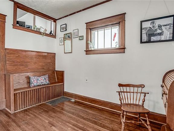 5th image of 132 N Chelsea Ave