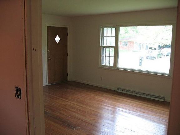 3rd image of 6088 Victoria Dr